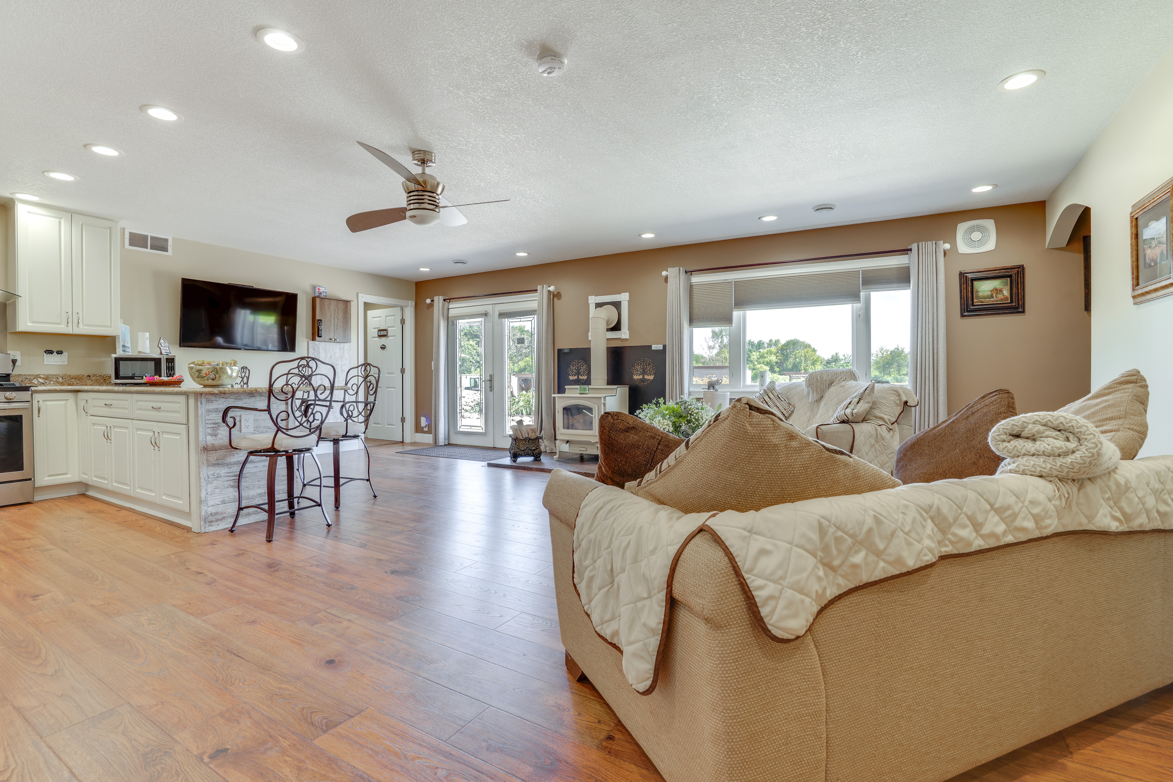 10-Acre Plot: Peaceful Getaway in Webster!