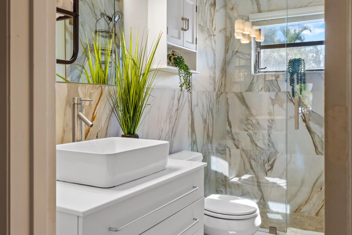 The Cherry Royale Retreat: A Private Fort Lauderdale Sanctuary with Heated Pool and Entertainment Lounge