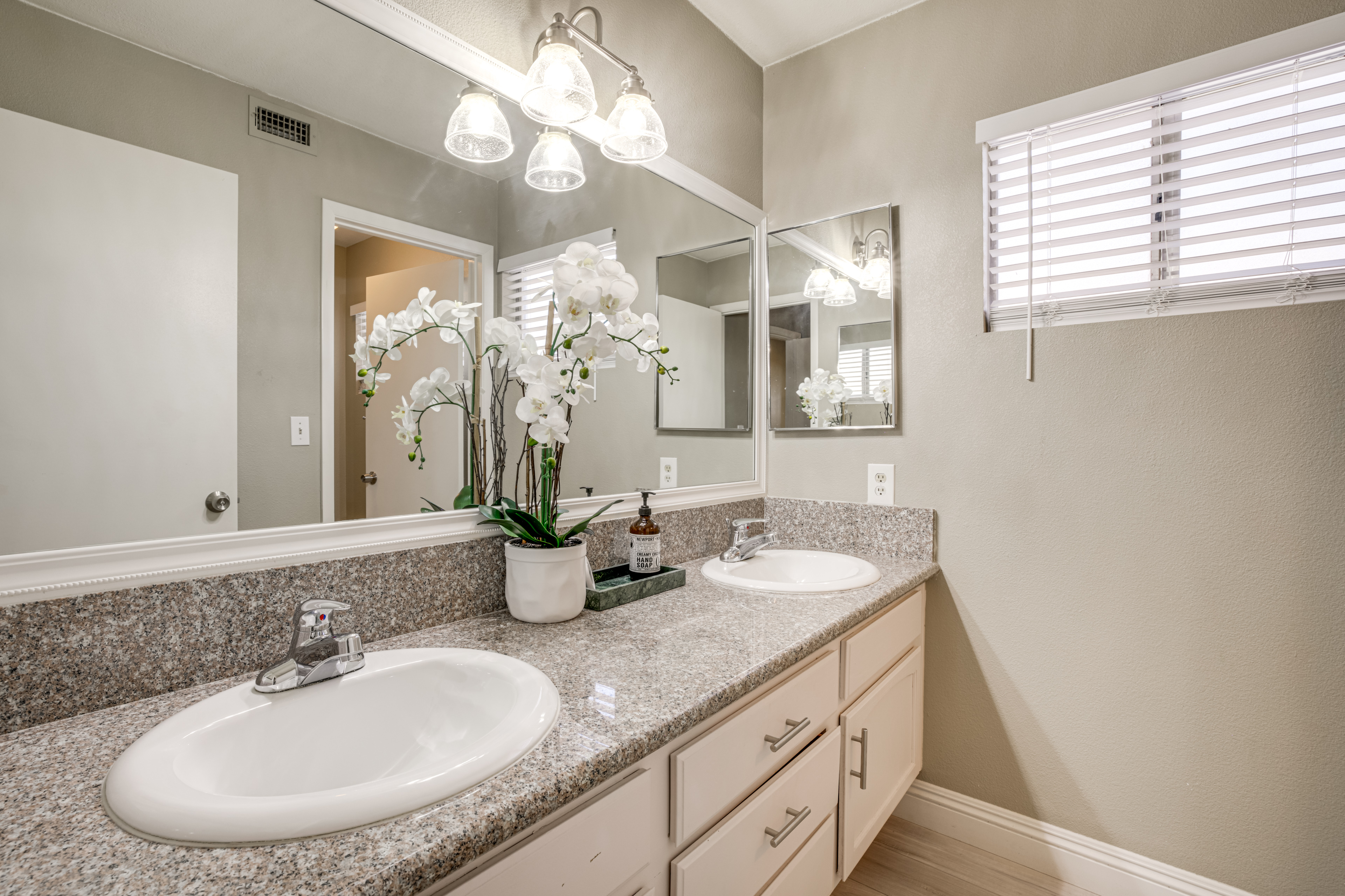 Golf, Shop & Explore: Sleek Getaway in Henderson!