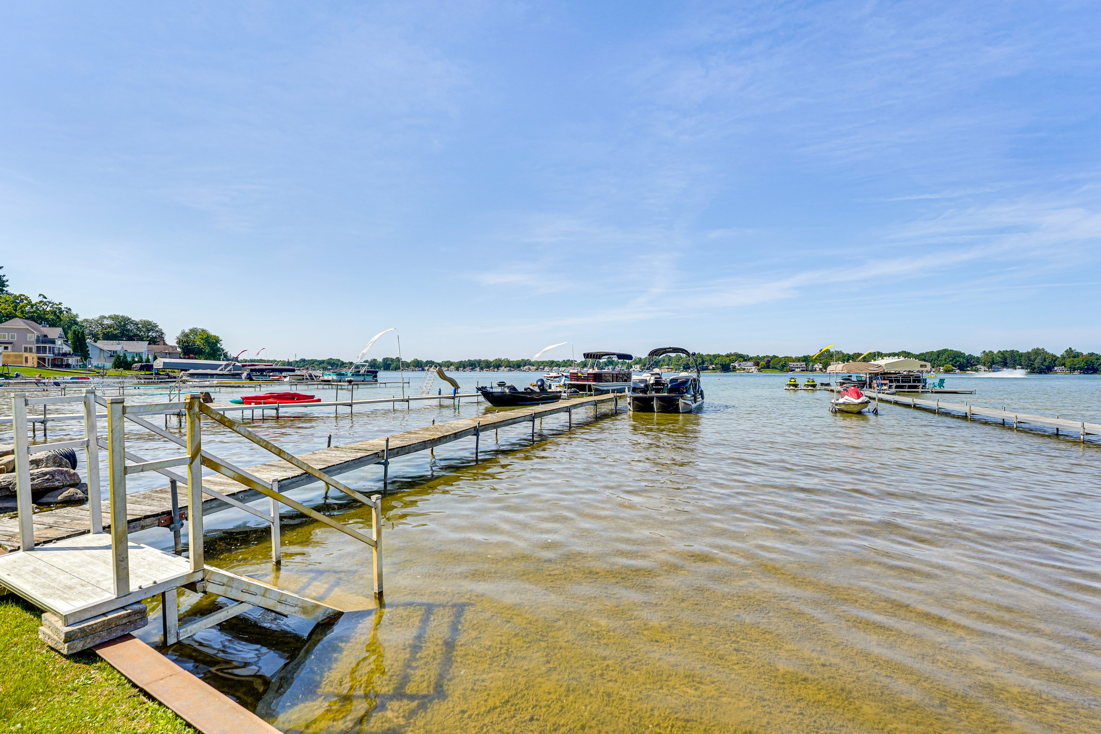 Hot Tub + Fireplace: Waterfront Clarklake Apt