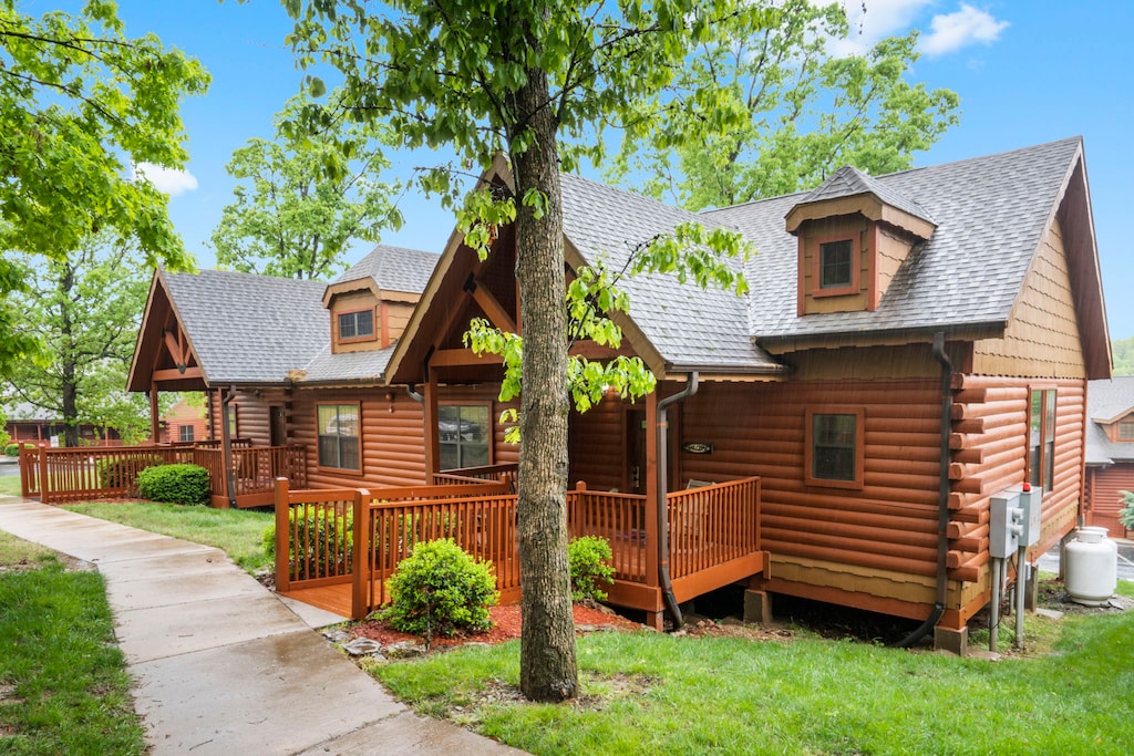 Full Cabin Duplex Exterior