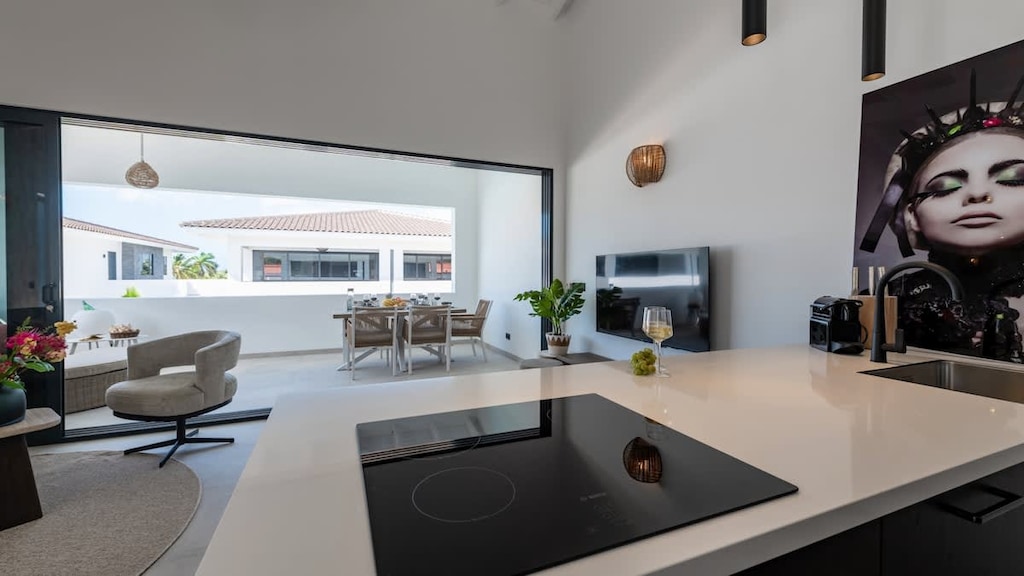 Beautiful 2 bedroom penthouse with pool access for vacation rental on Curacao, photo 5