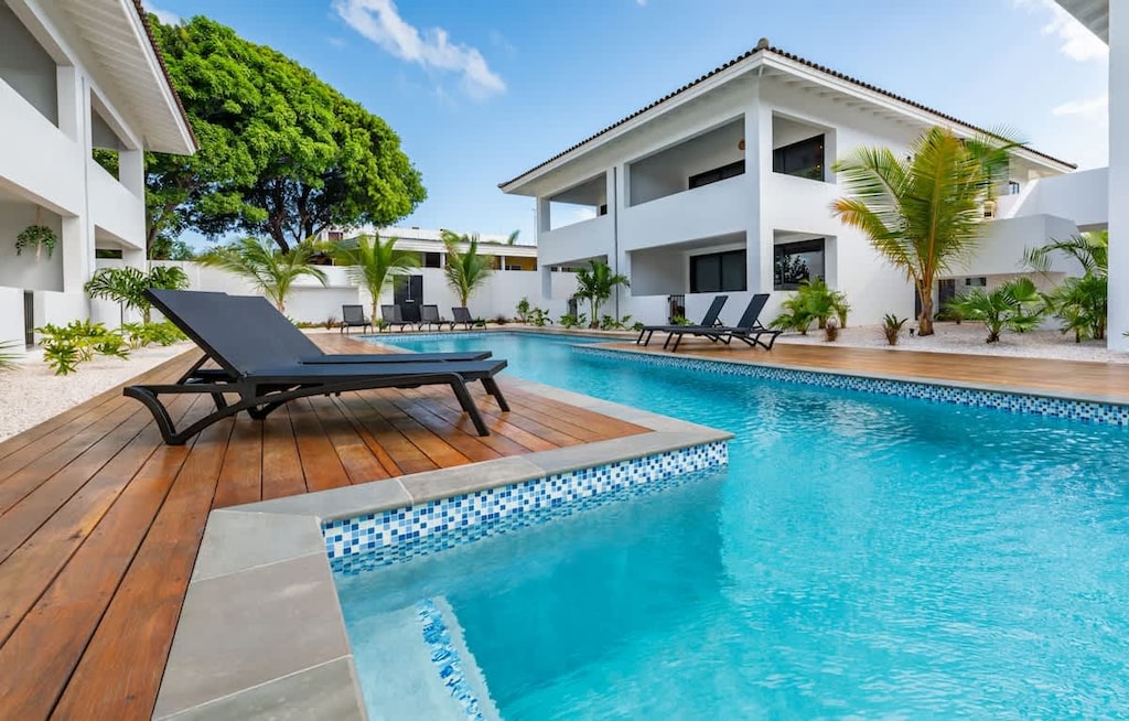 Beautiful 2 bedroom penthouse with pool access for vacation rental on Curacao, photo 2