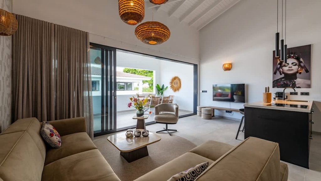 Beautiful 2 bedroom penthouse with pool access for vacation rental on Curacao, photo 3