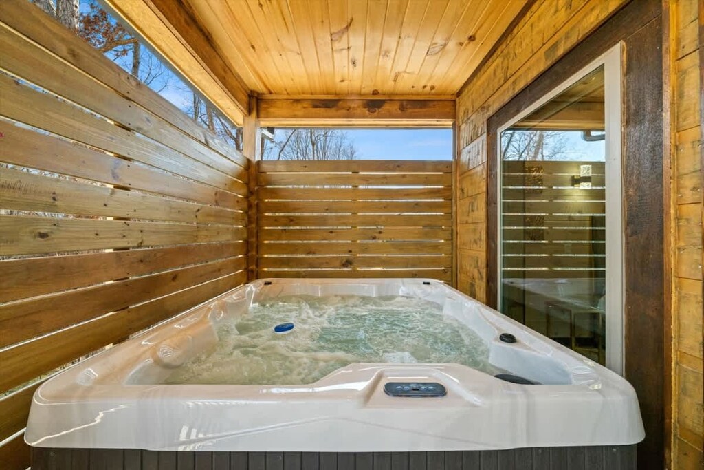 38-592-Warbonnet-Wy-Pigeon-Forge-TN-38