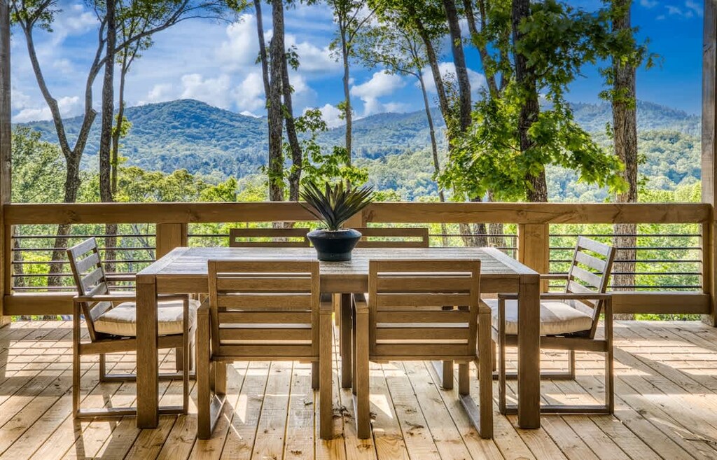 Deck with full view of the mountains