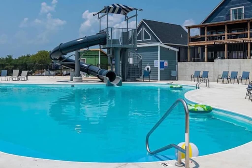 Branson Cove Outdoor Pool