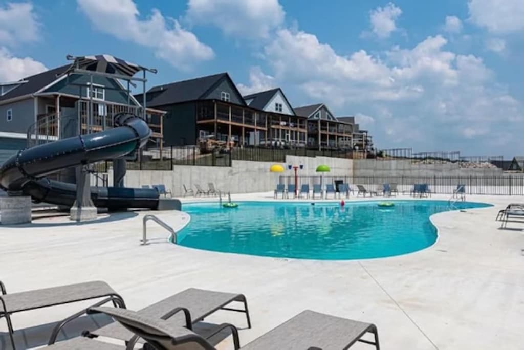 Branson Cove Outdoor Pool