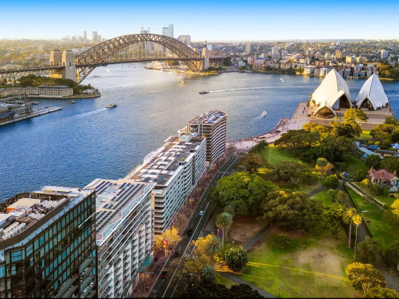 Property Image 1 - Luxurious Apartment only 250m walk to Opera House!