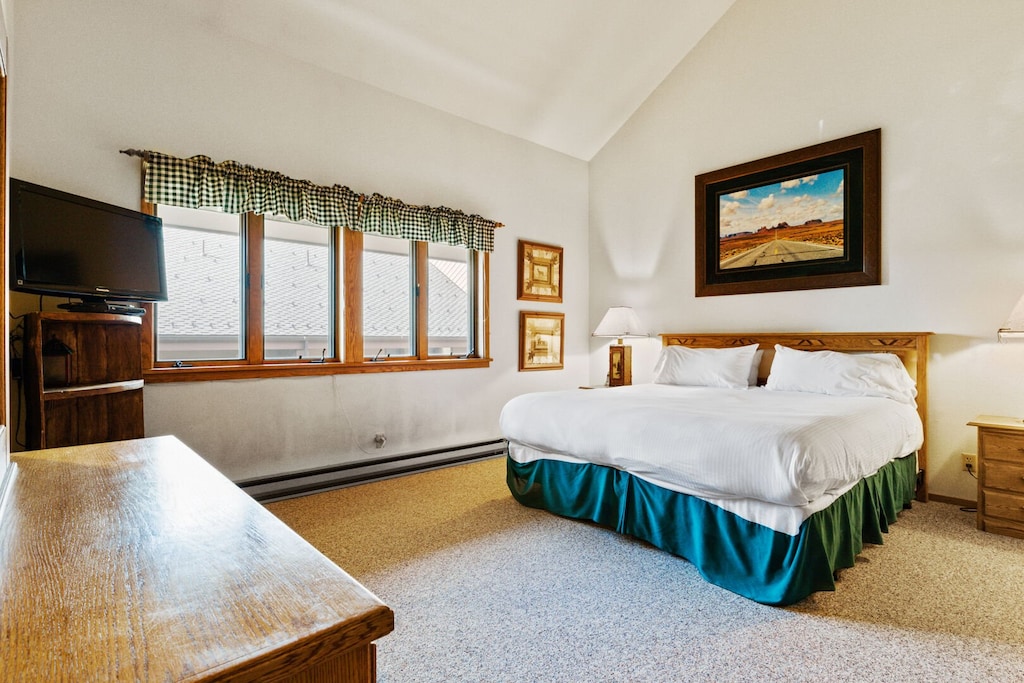 King Master Bedroom- Upper Level