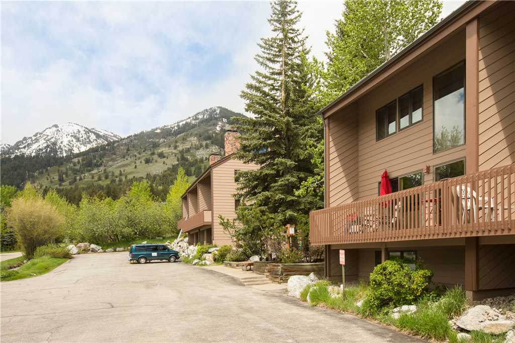 Wind River Exterior & Parking- 1 Vehicle Permitted ONLY