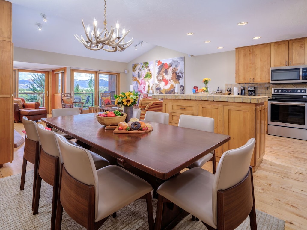 DIning Area Off Kitchen and Living Room