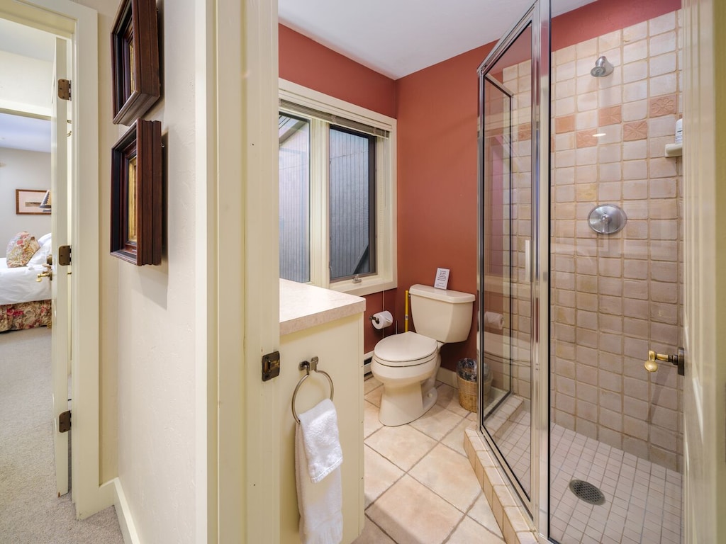 Upper Level Shared Full Bathroom