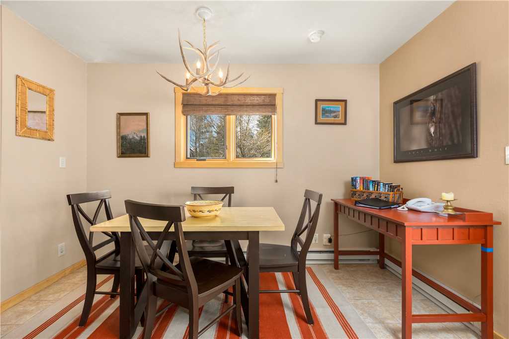 Dining Area w/ Desk