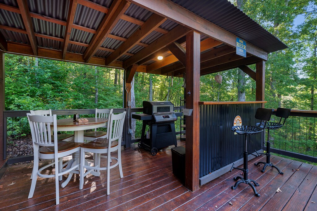 A Fine Piece of Aska - Covered Dining & Grilling Station