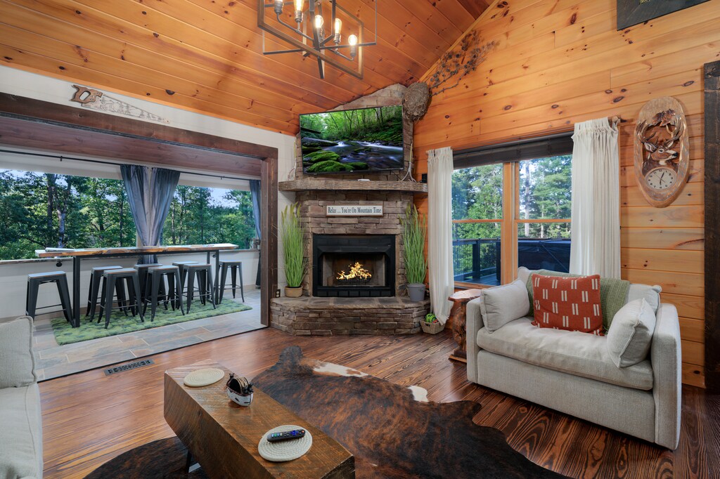 A Fine Piece of Aska - Creative, Styish Design