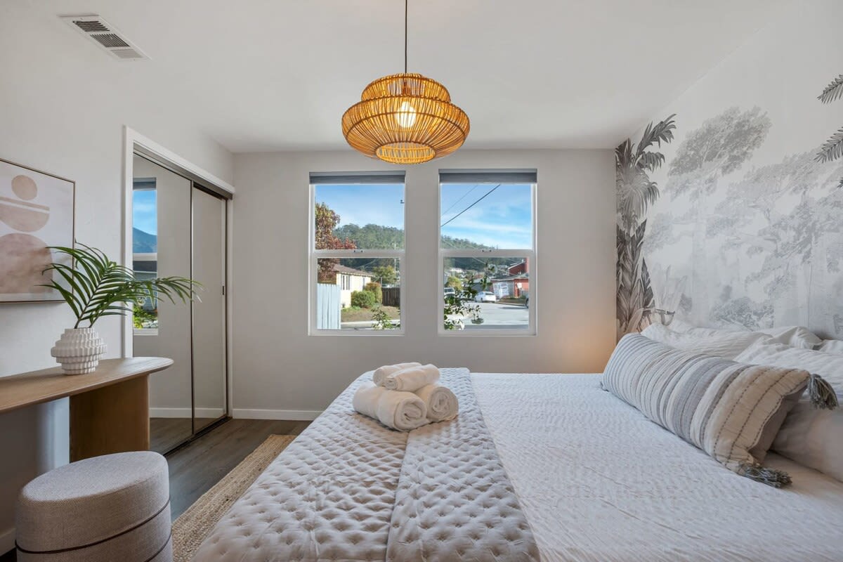 3BR Designer Home in Pacifica 3BR Designer Home in Pacifica