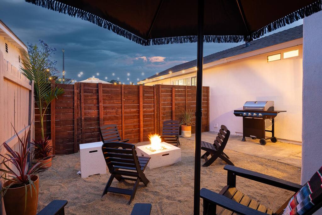 Modern Western Bungalow | Fire Pit, 5 min to DT! Modern Western Bungalow | Fire Pit, 5 min to DT!