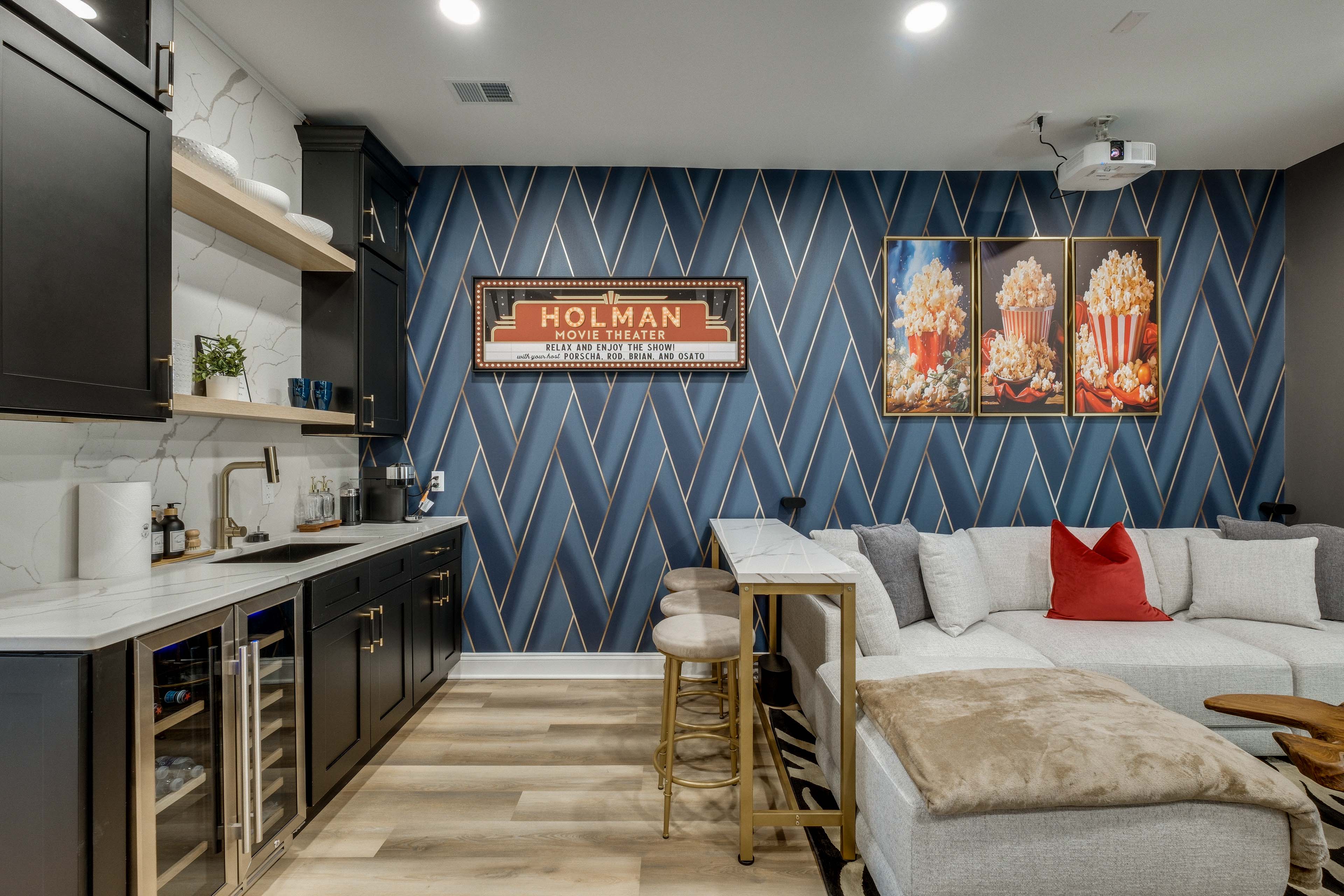 1 Mi to Dtwn: Hot Tub Haven in Richmond!