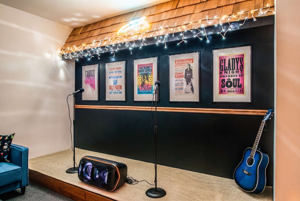 Welcome to your Nashville karaoke haven, the perfect spot for bachelorette parties and family reunions! With stylish décor and vibrant music posters, it’s ideal for late-night sing-alongs and laughter. More than a vacation rental, it’s your exclusive retreat for lasting memories. Ready to sing?