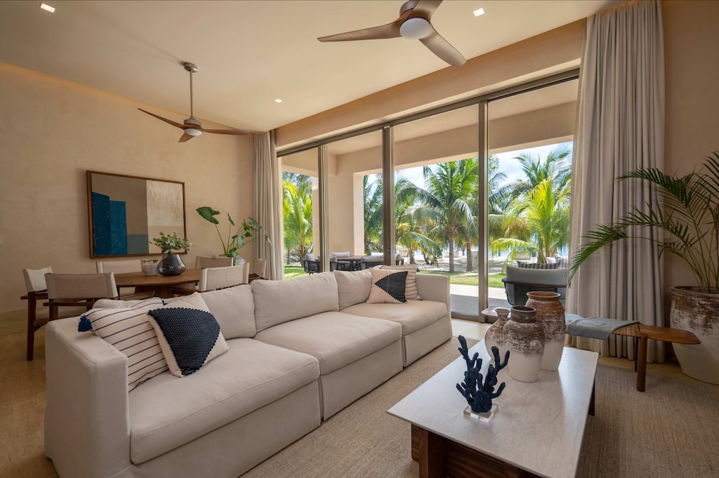 Sala de estar con comedor y acceso directo a la terraza privada 