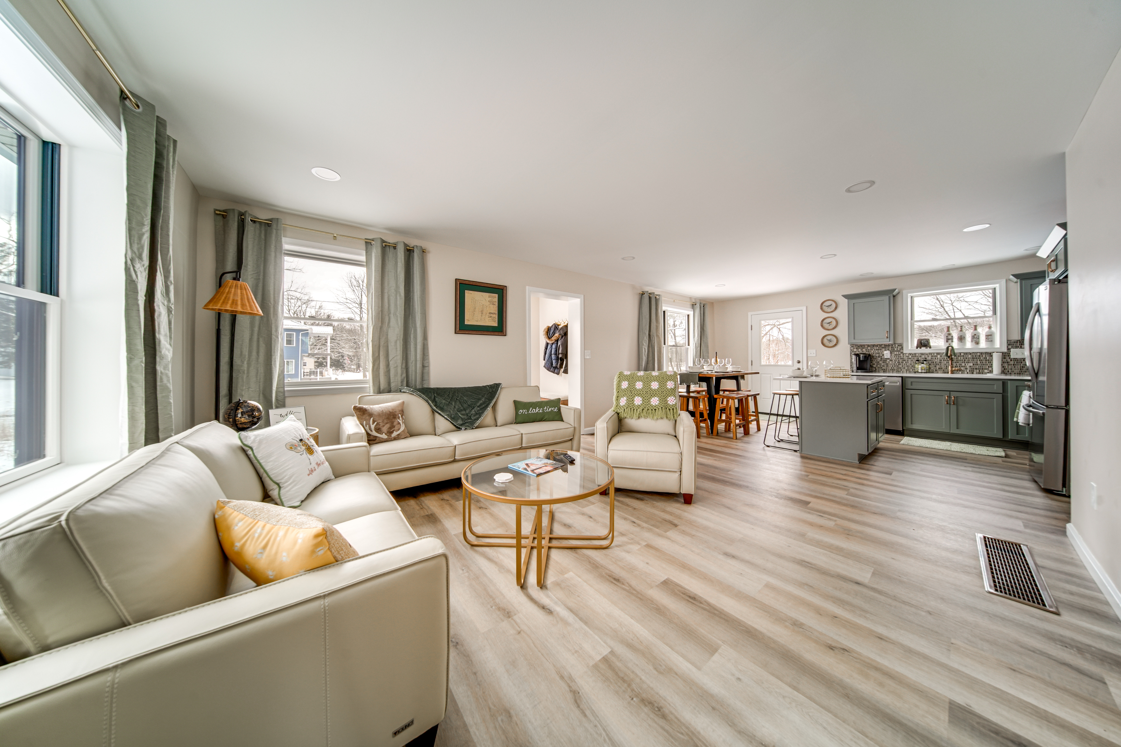 Walk to Lake: Pet-Friendly Cottage in Jamestown!