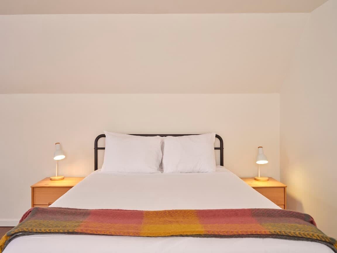 Modern, Pet-Friendly, Hot Tub and Fire Pit!