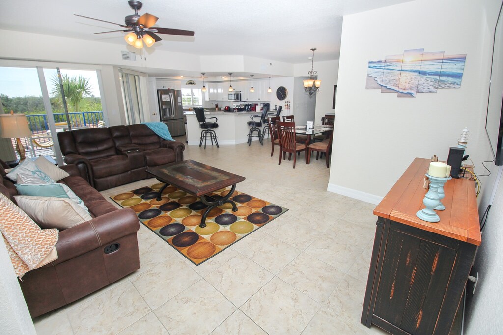 Spacious beachside condo