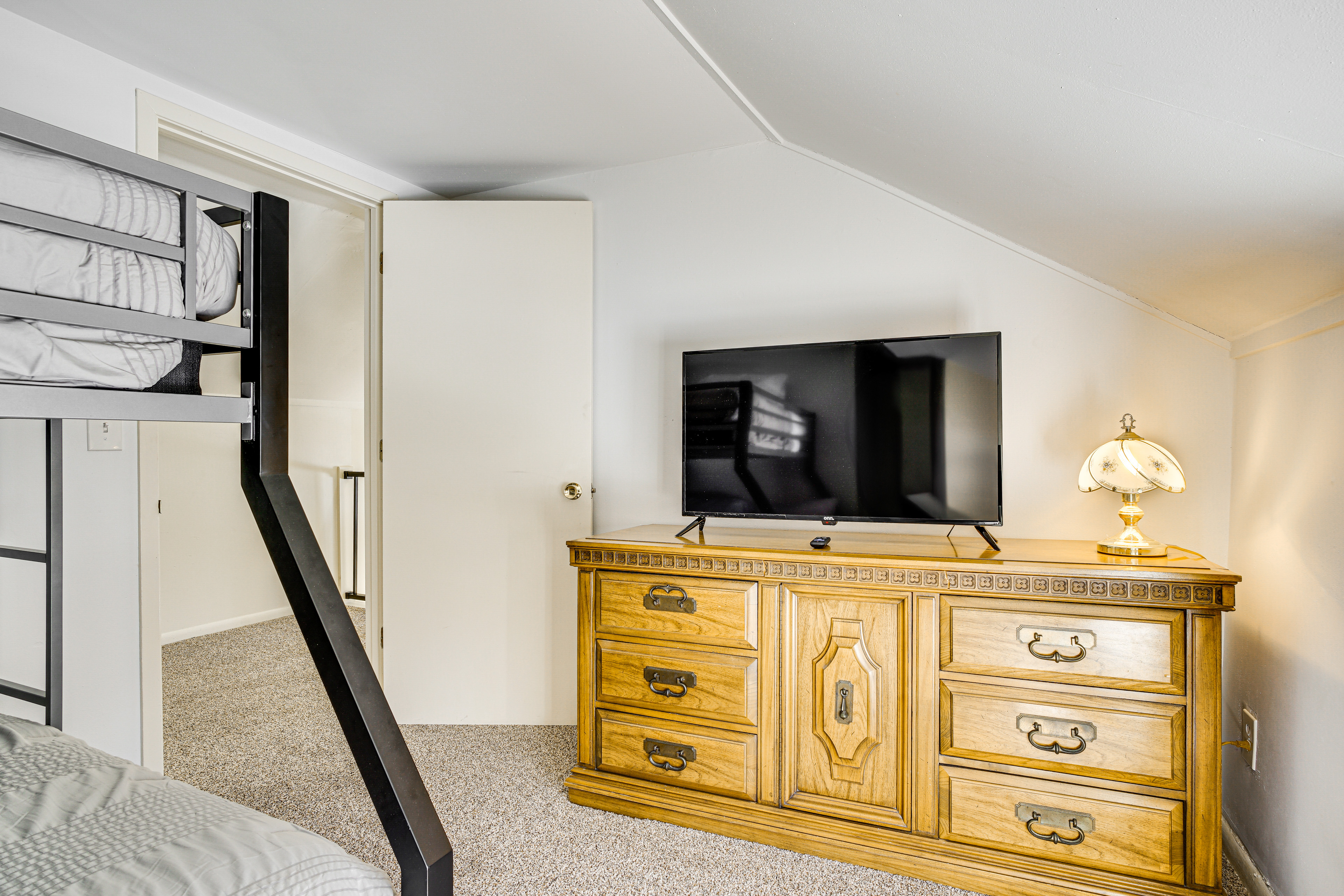 2 Mi to Road America: Pet-Friendly Duplex!