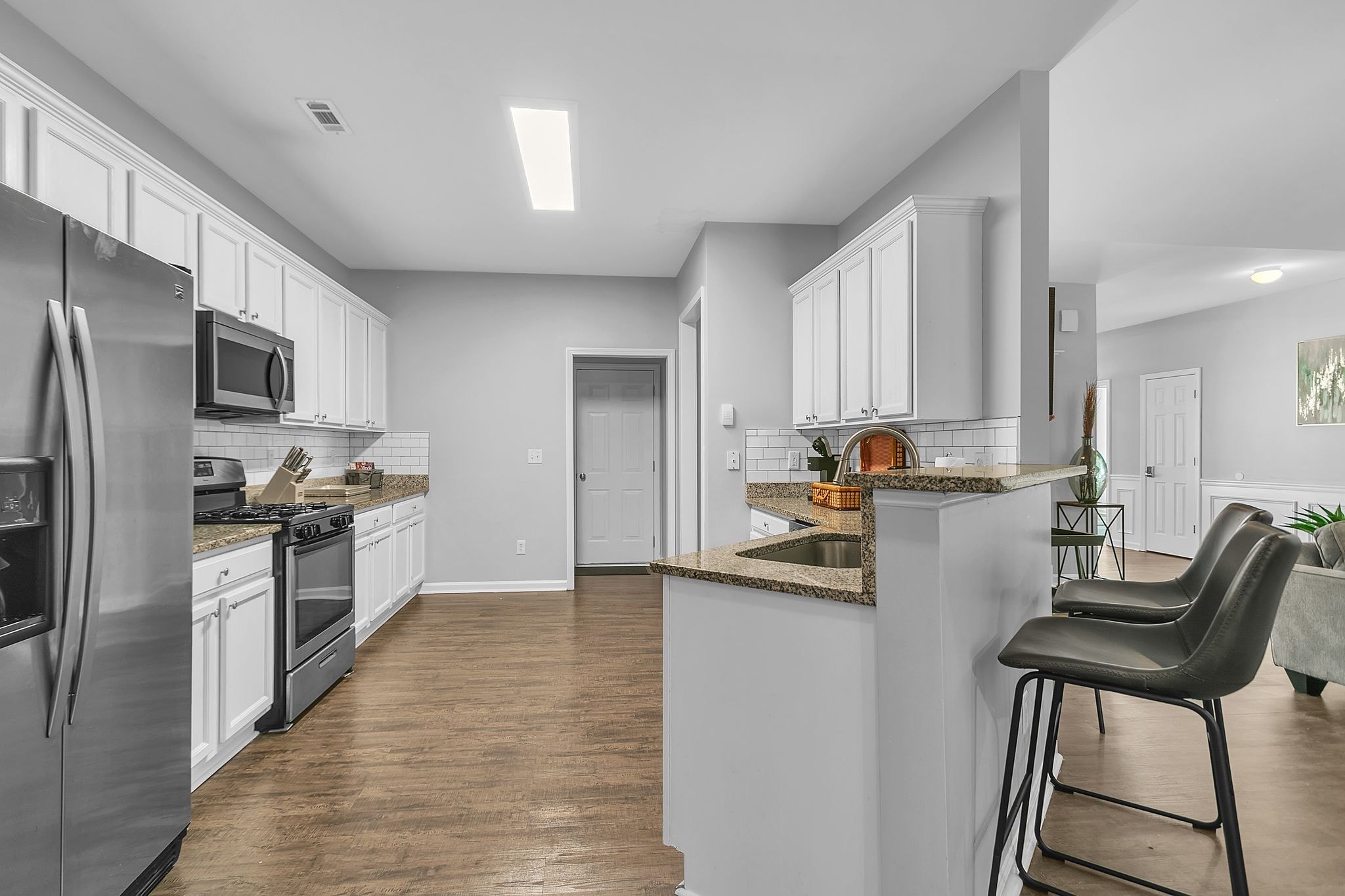 Comfortable Family Retreat Sleeps 10 Comfortable Family Retreat Sleeps 10