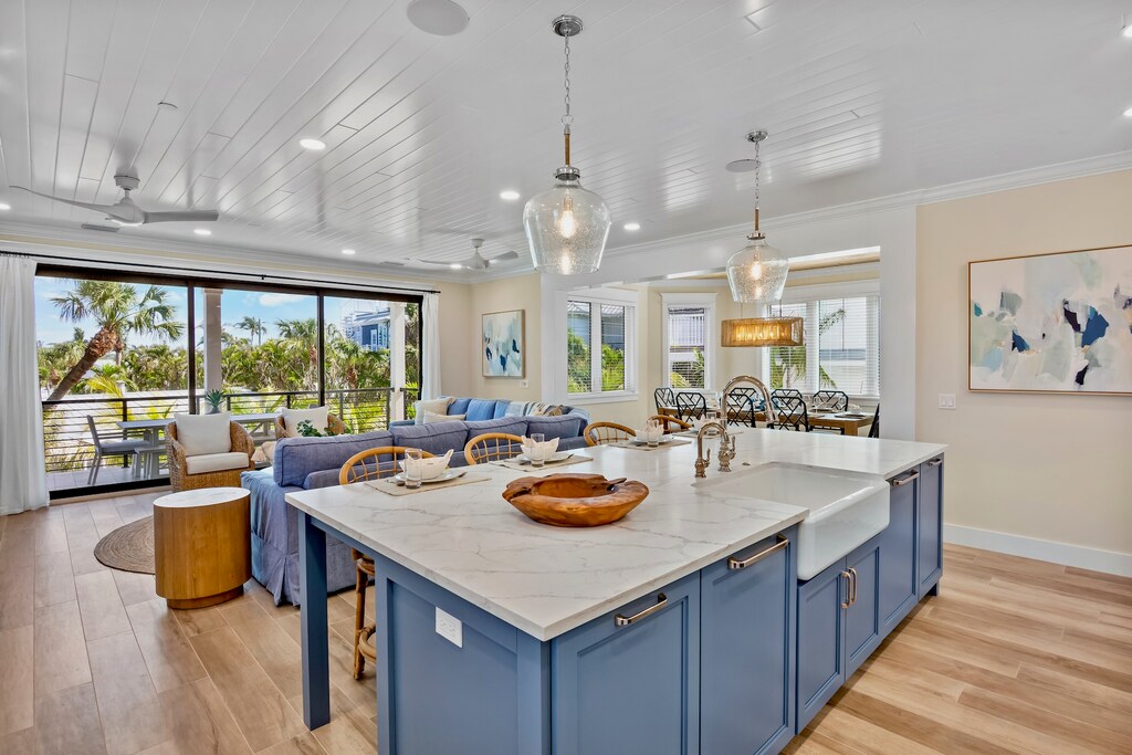 Breakfast Bar, Kitchen Island