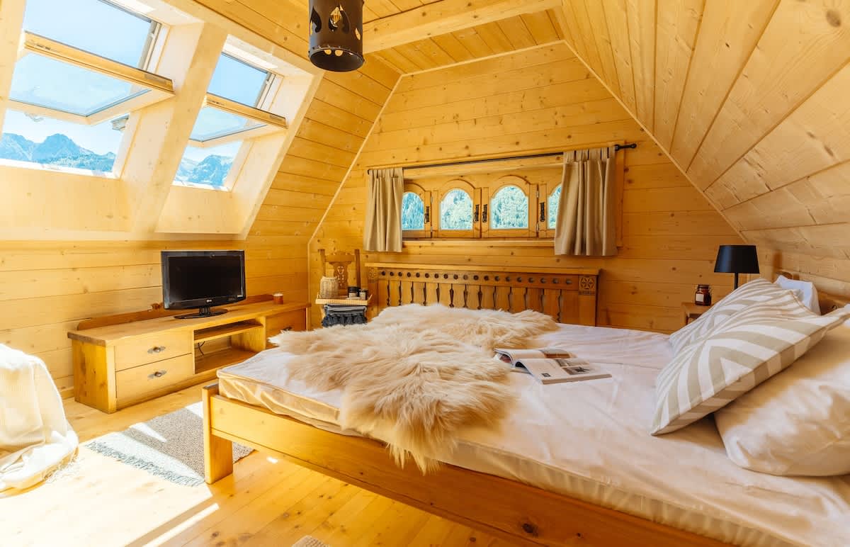 Warm, sunny studio apartment in quiet location