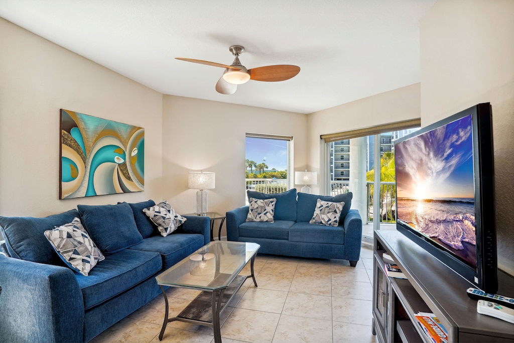 Welcome to Crystal Palms 201