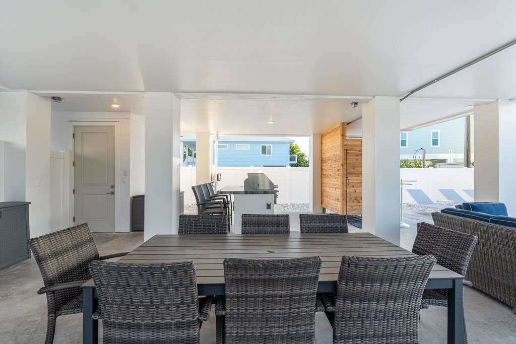 Dine al fresco by the pool