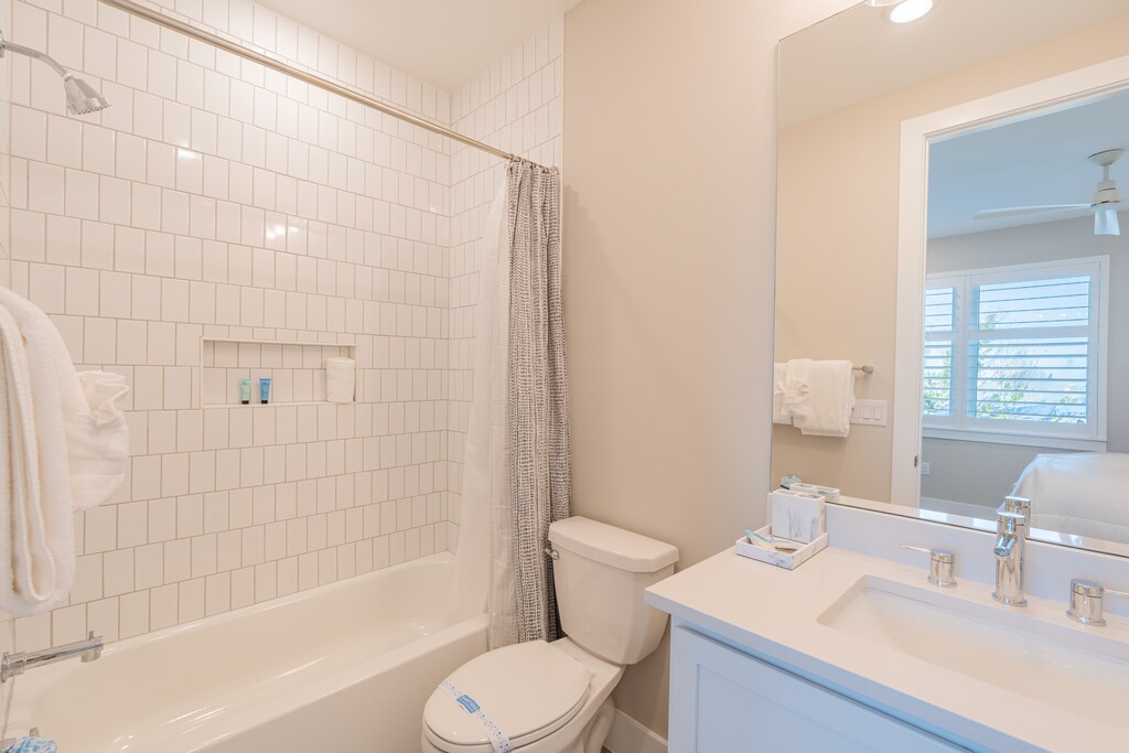 Guest bedroom 1 ensuite bathroom