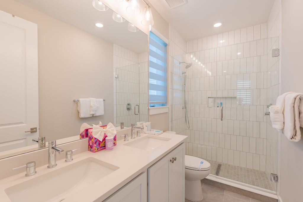 Guest bedroom 2 ensuite bathroom