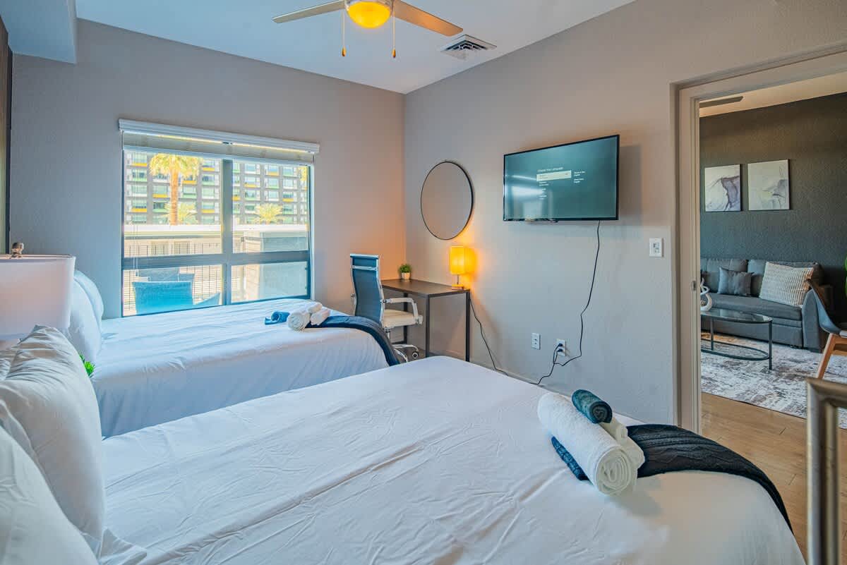 DT PHX Apt | Balcony, W/D Gym, Pool & Parking 