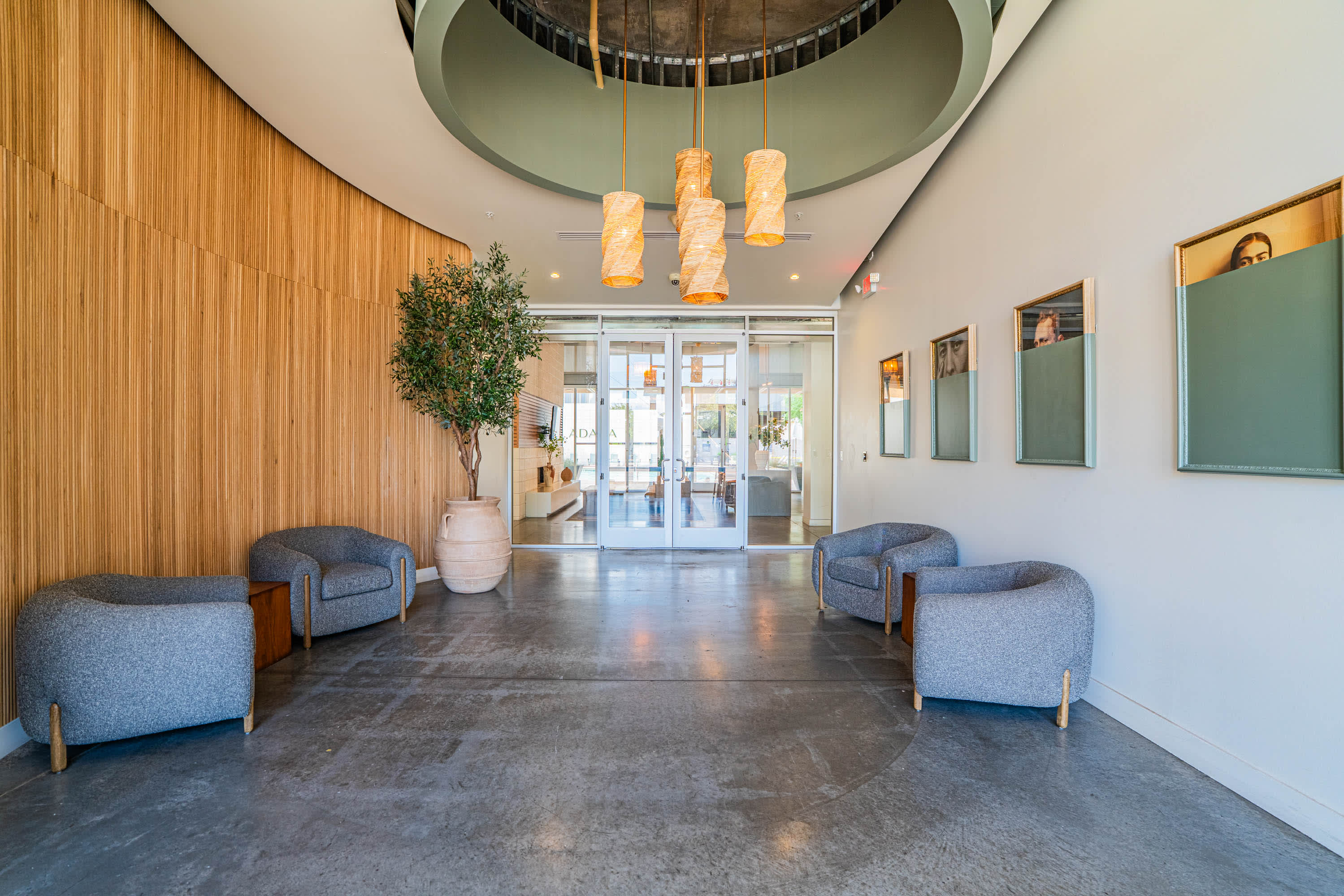 Phoenix DT Stay with Balcony+Gym+Pool+Parking+W/D! Phoenix DT Stay with Balcony+Gym+Pool+Parking+W/D!