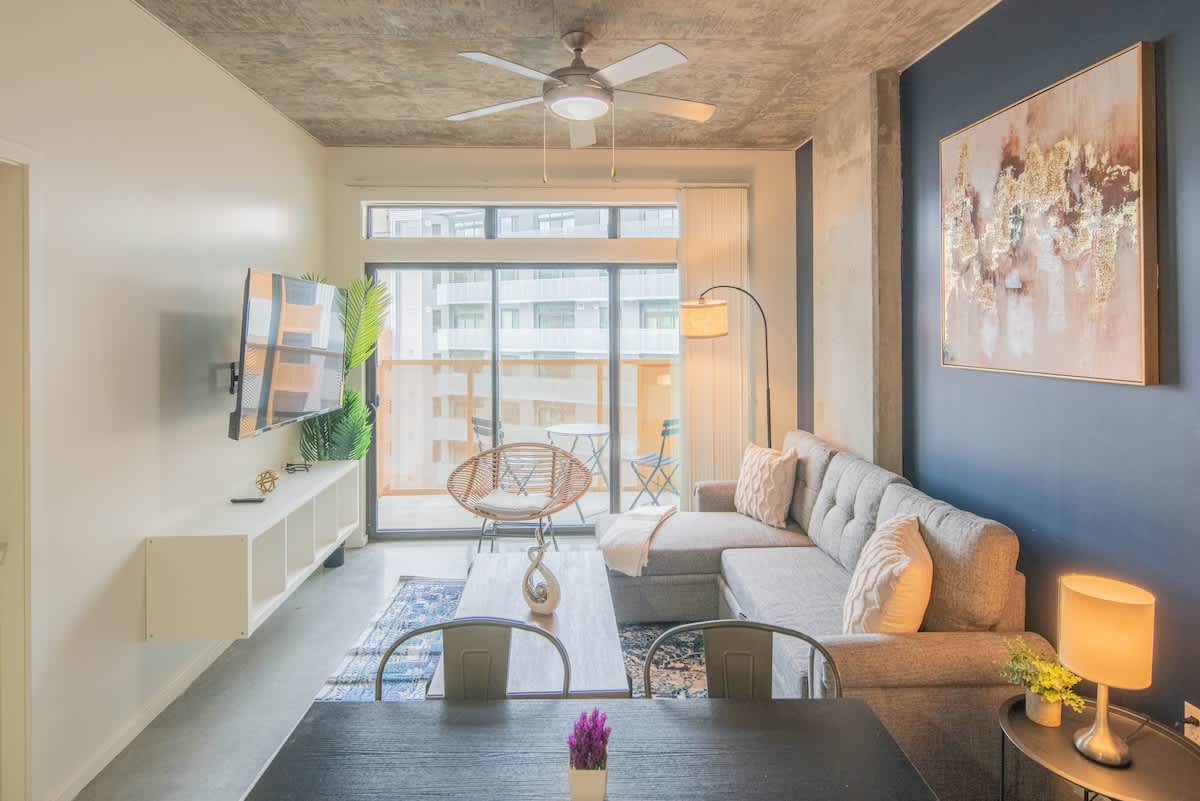 PHX Downtown Stay | Pool + Gym + Free Parking & W/D