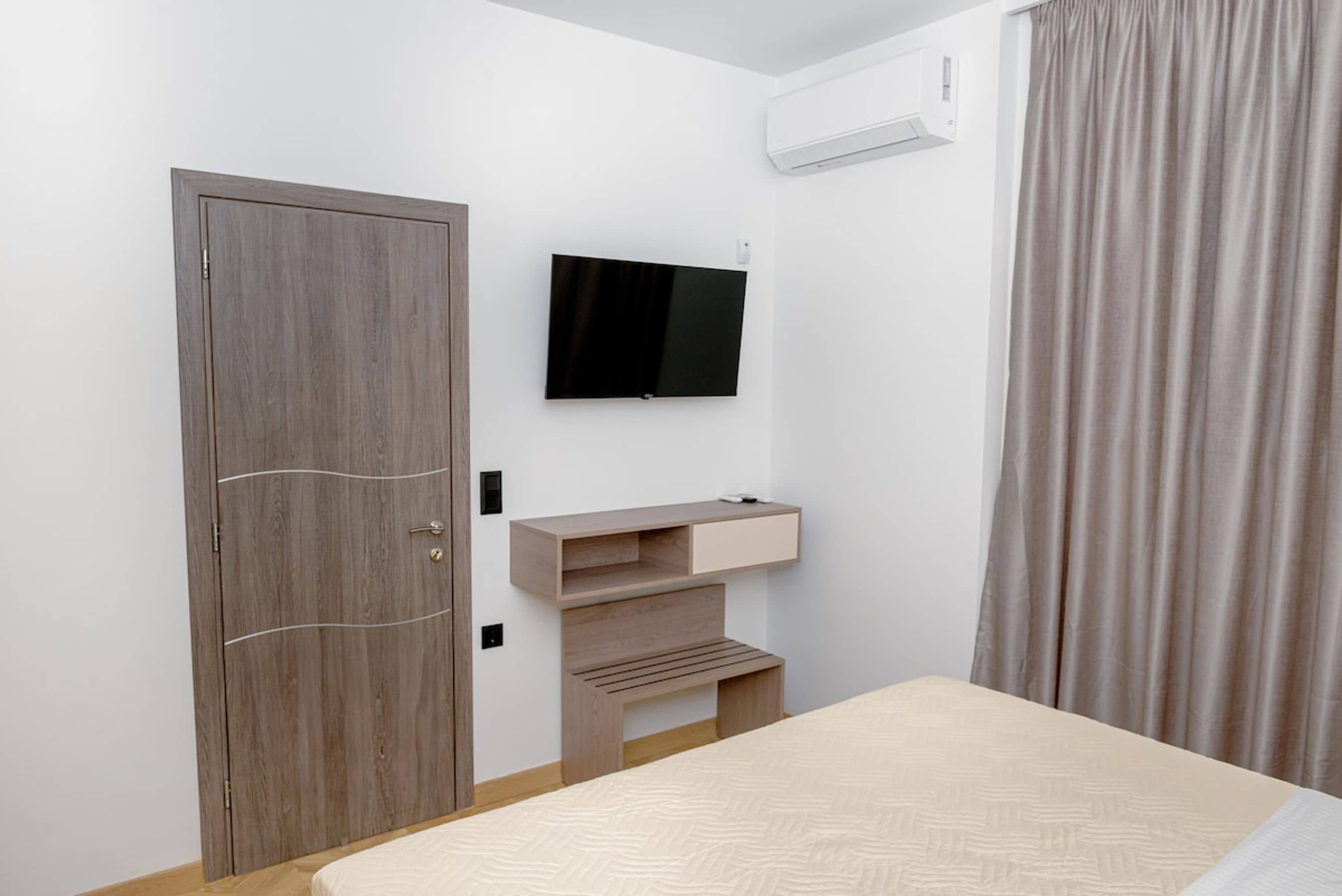 B   G Urban Spa by cretanhouses