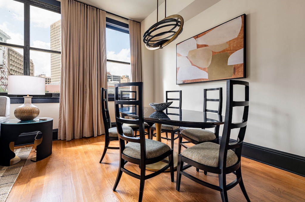 Dining area with seating and Canal Street views.