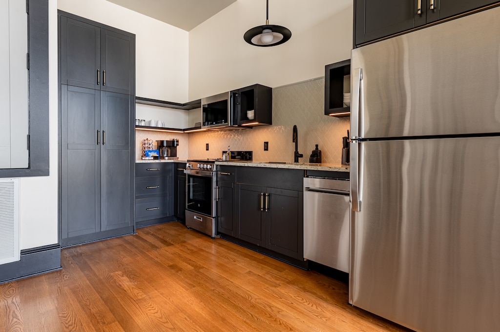 Fully equipped kitchen with modern appliances, offering everything you need for preparing meals or enjoying a morning coffee.