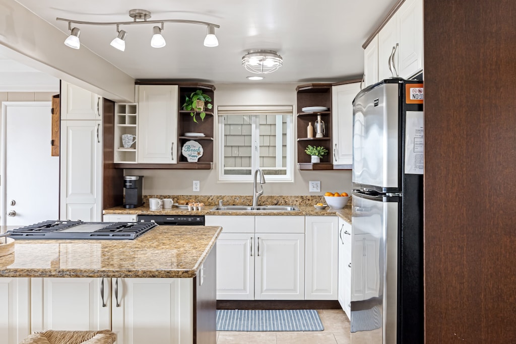 Fully equipped kitchen with modern appliances.