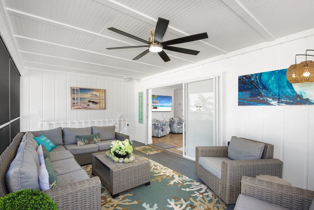 Upstairs Screen Porch Seating