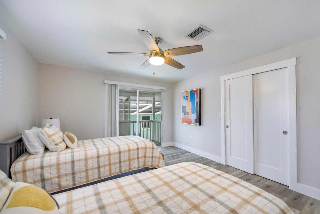 Twin guest Bedroom with deck overlooking pool