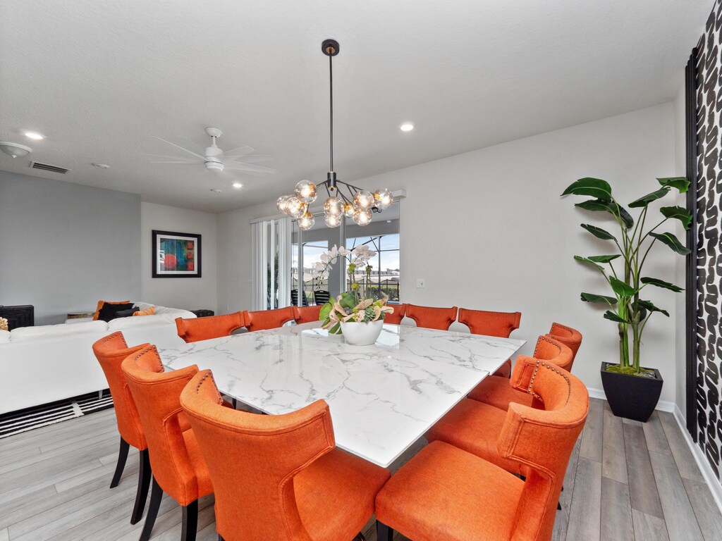 Gorgeous Dining Table Perfect for Family Gatherings