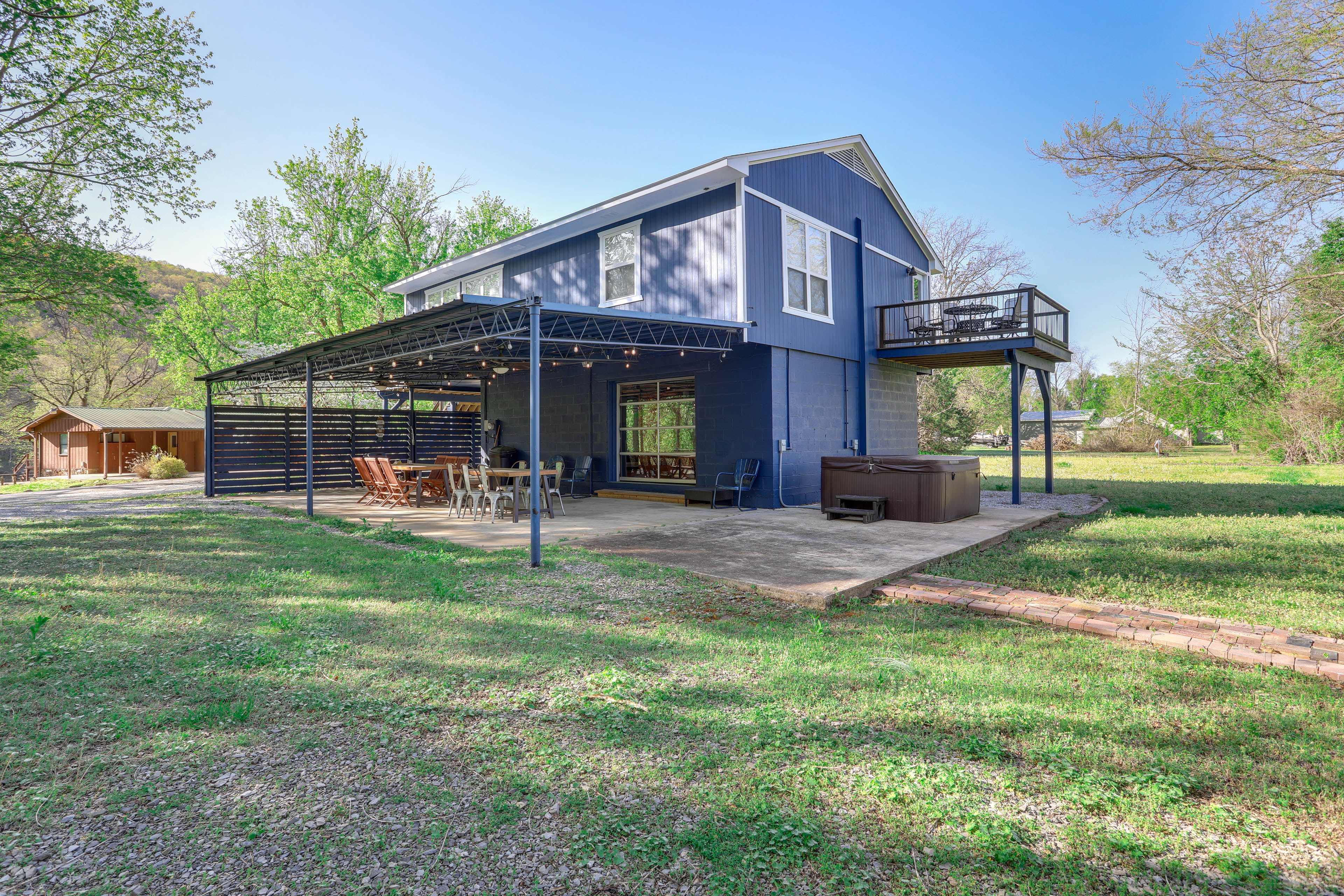 8 Mi to Ozark Folk Center: Home w/ Hot Tub & Deck