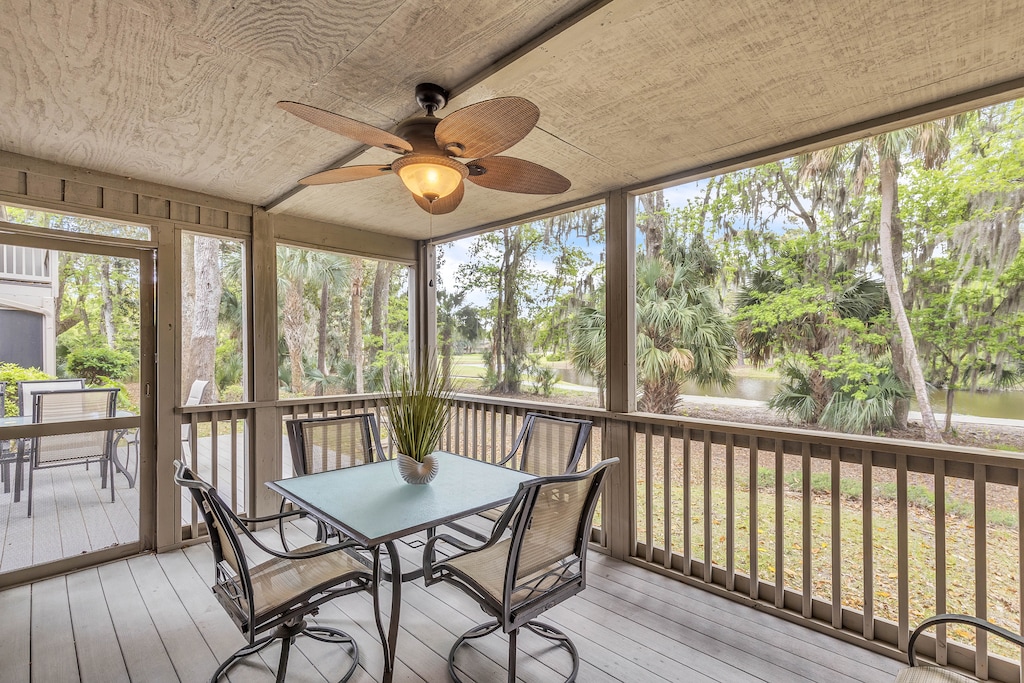 Private Screened In Porch with Golf Course Views!