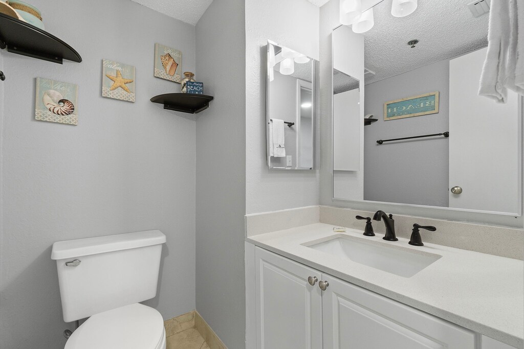 Newly Renovated Half Bath!