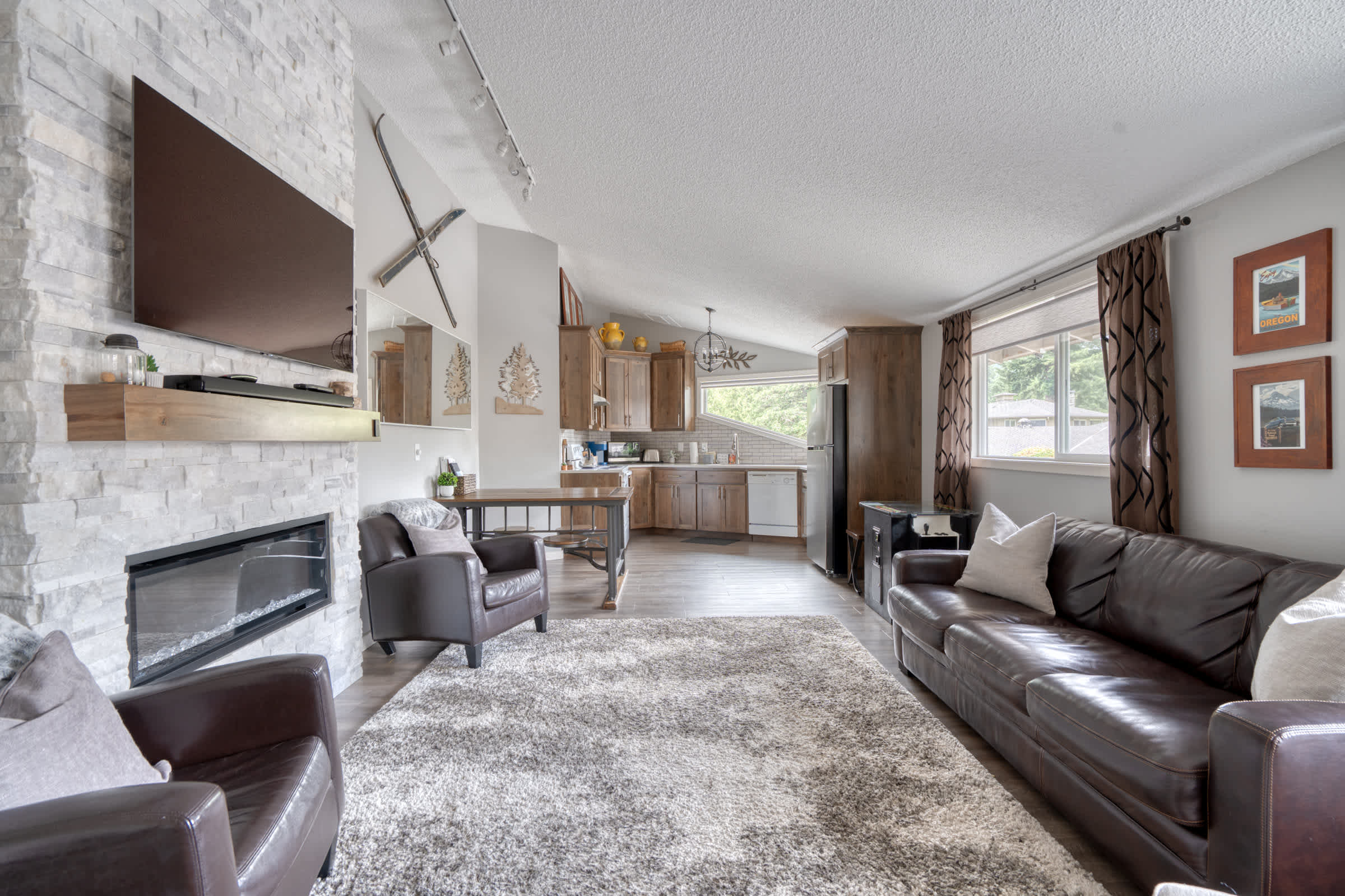 Fireplace • Golf • King Bed • Mt. Hood Getaway